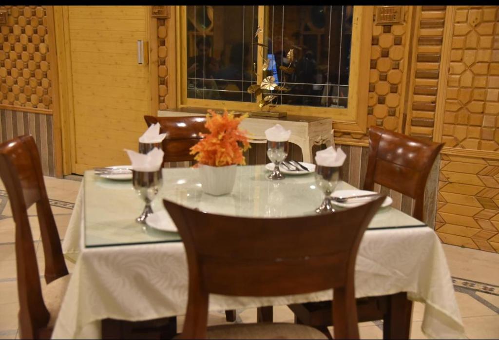 Shelton Rezidor Hotel Kumrat Road